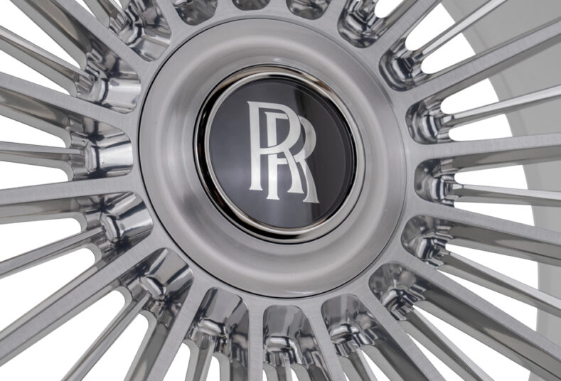 Vossen SP4 OEM Rolls-Royce floating center cap with RR logo - close-up detail