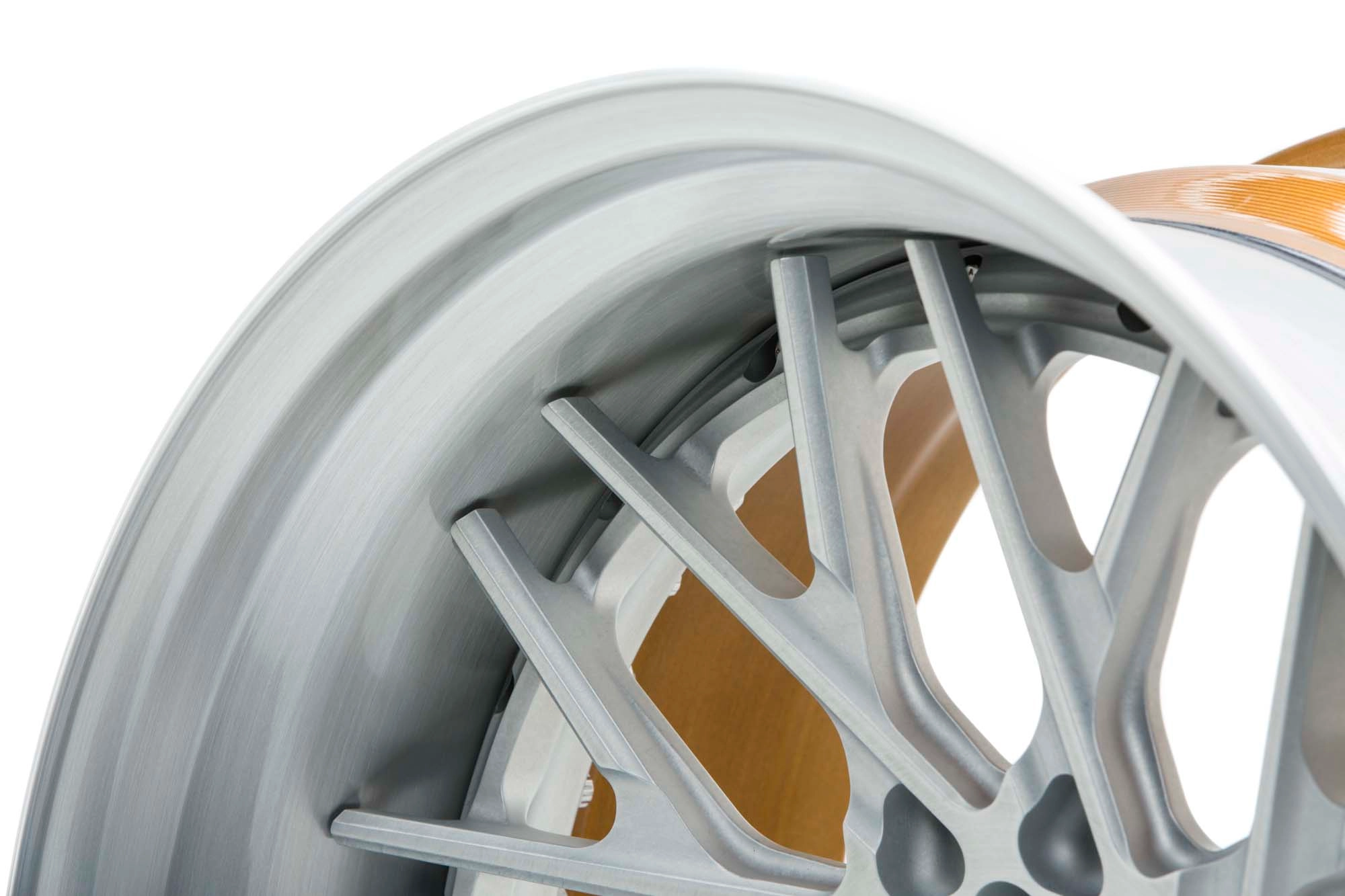Vossen S17-07 (3-Piece) inner barrel and hardware detail in Gloss Black outer