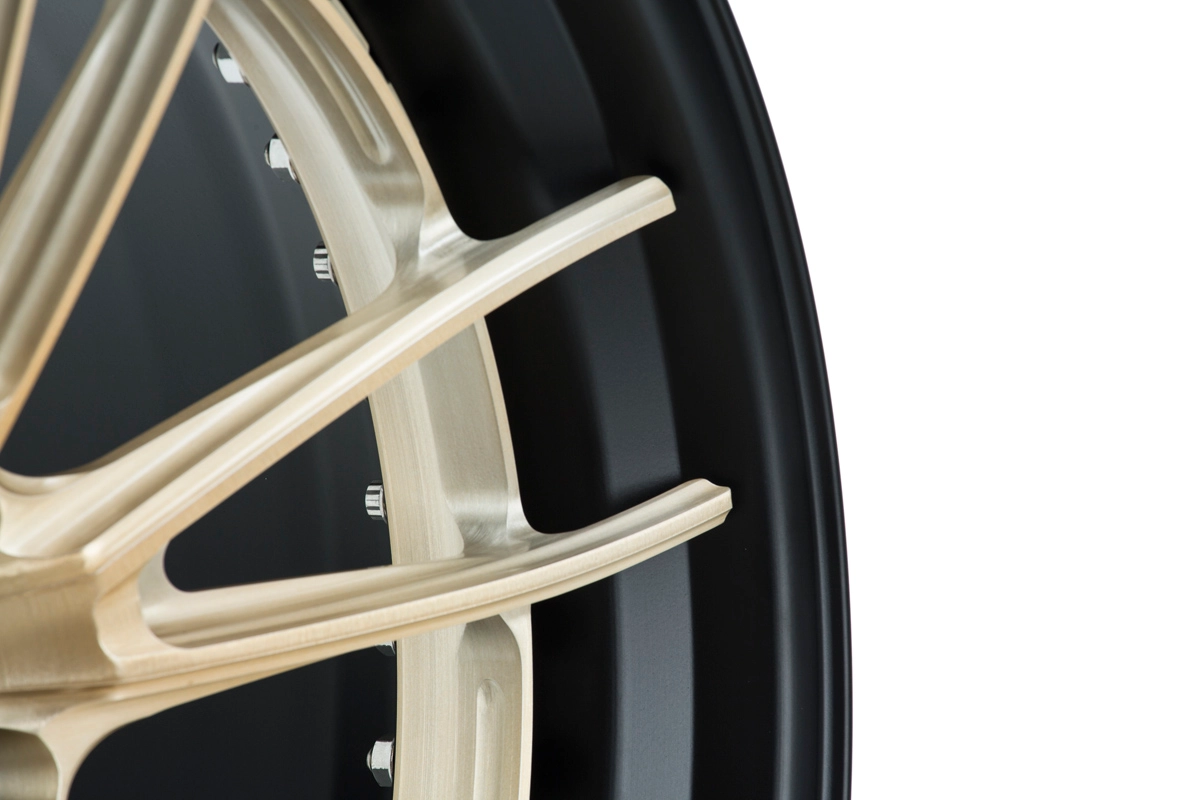 Vossen S17-06 (3-Piece) inner barrel and hardware assembly detail