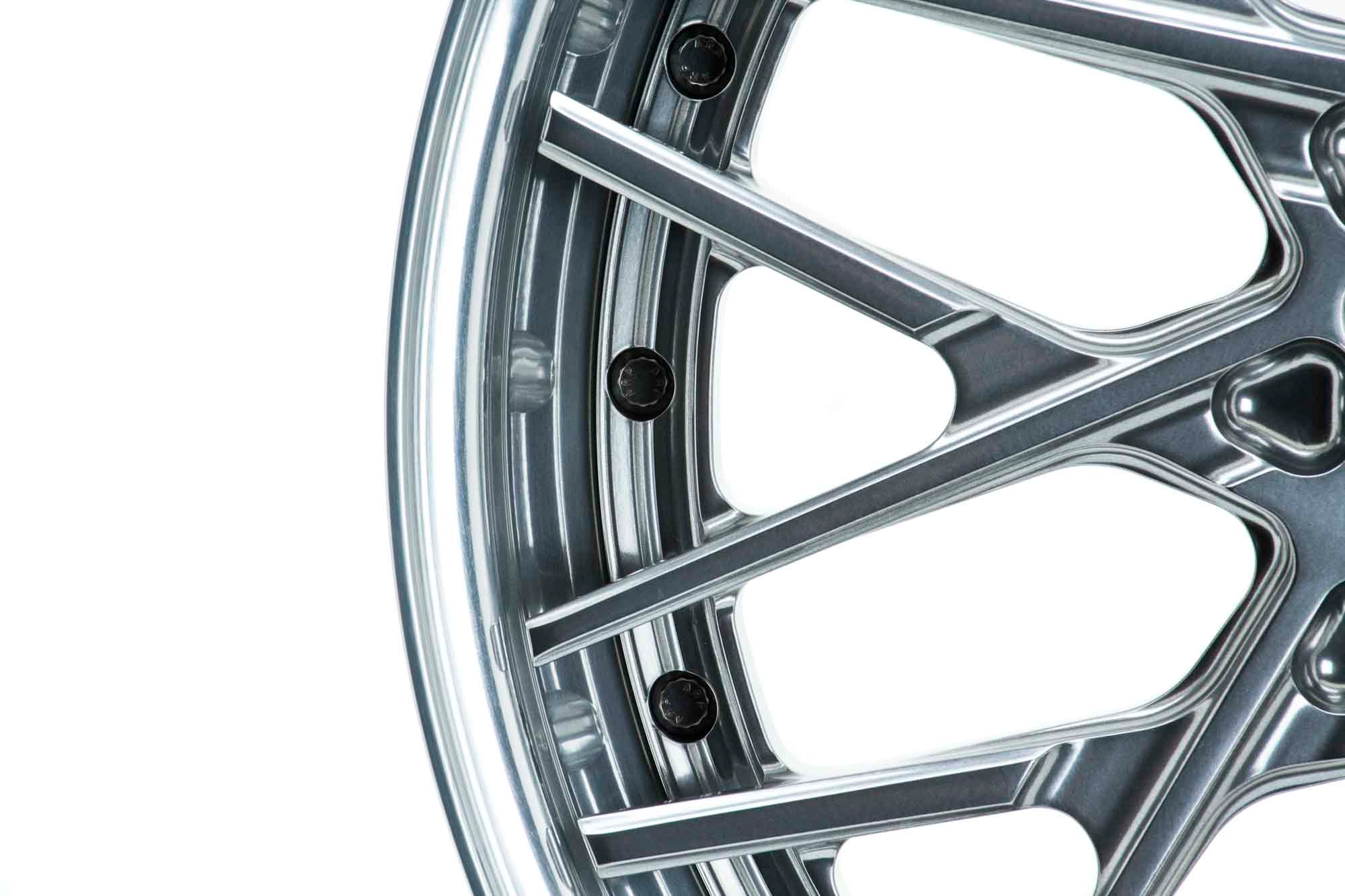 Vossen S17-07 (3-Piece) spoke and inner barrel design detail in Gloss Clear finish