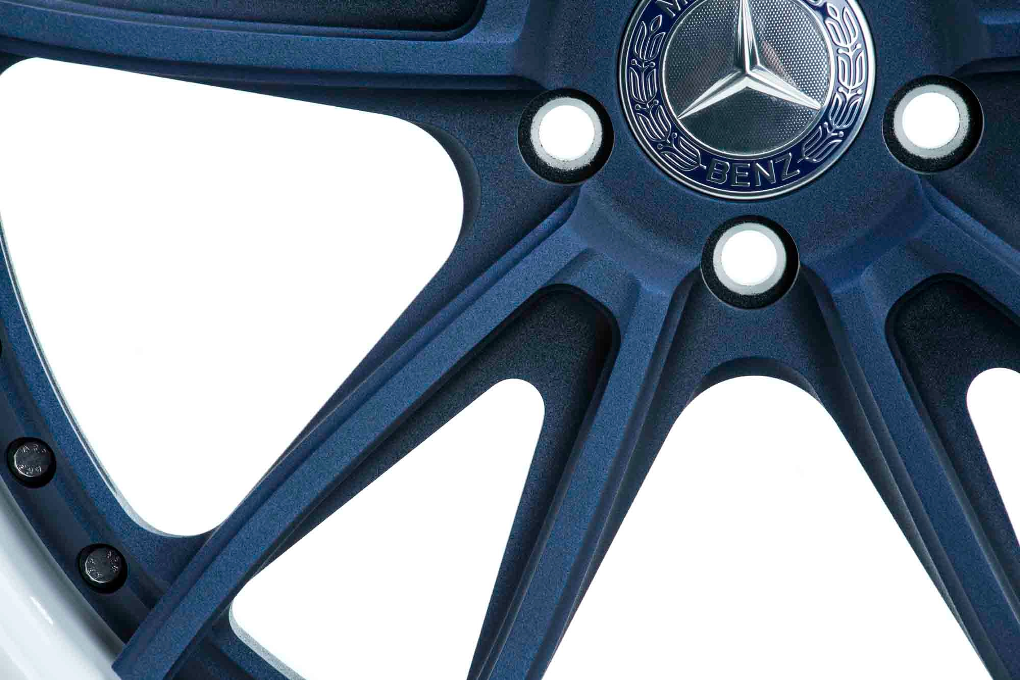 Vossen S17-06 (3-Piece) center disc and hardware close-up