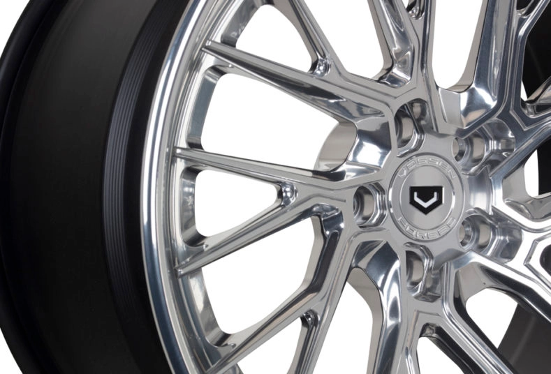 Vossen EVO-6T (3-Piece) barrel and bolt ring detail in Gloss Clear