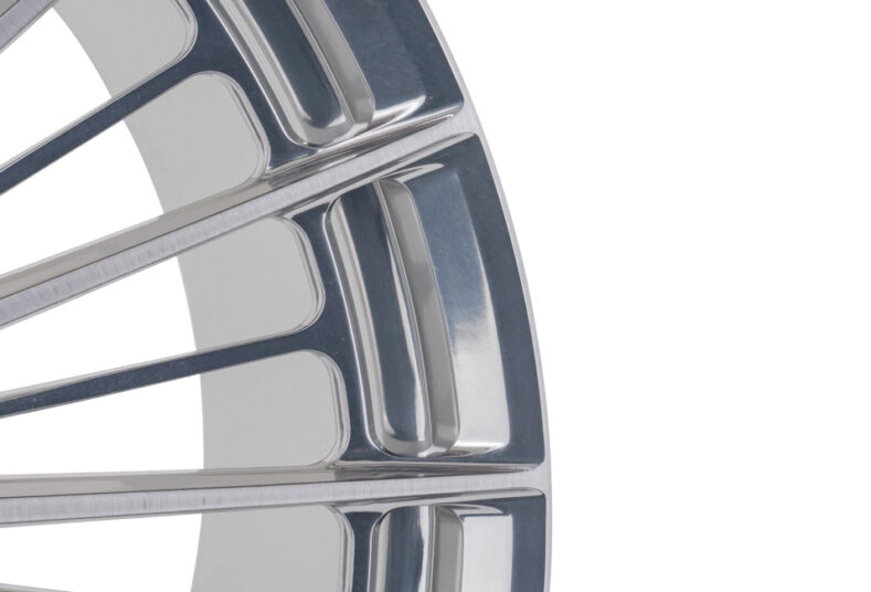 Vossen SP4 outer barrel edge and spoke base in polished Gloss Clear finish