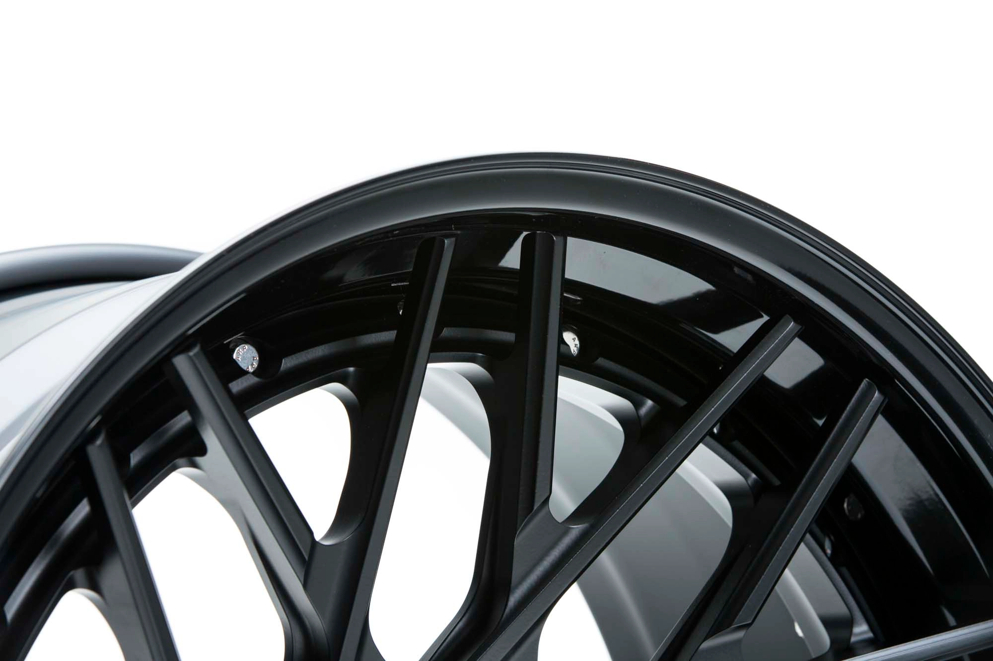 Vossen S17-07 (3-Piece) design detail in Satin Silver outer finish