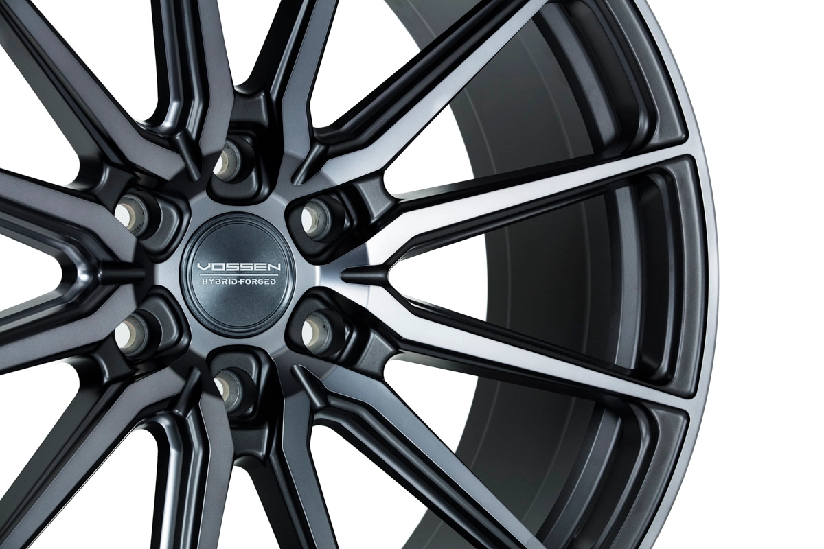 Vossen HF6-1 flow-formed wheel - center hub and spoke detail