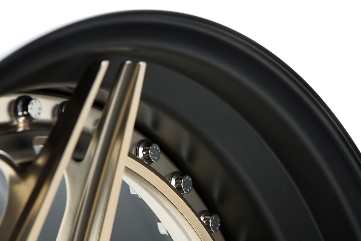 Vossen M-X1 (3-Piece) Gloss Clear bolt ring hardware detail