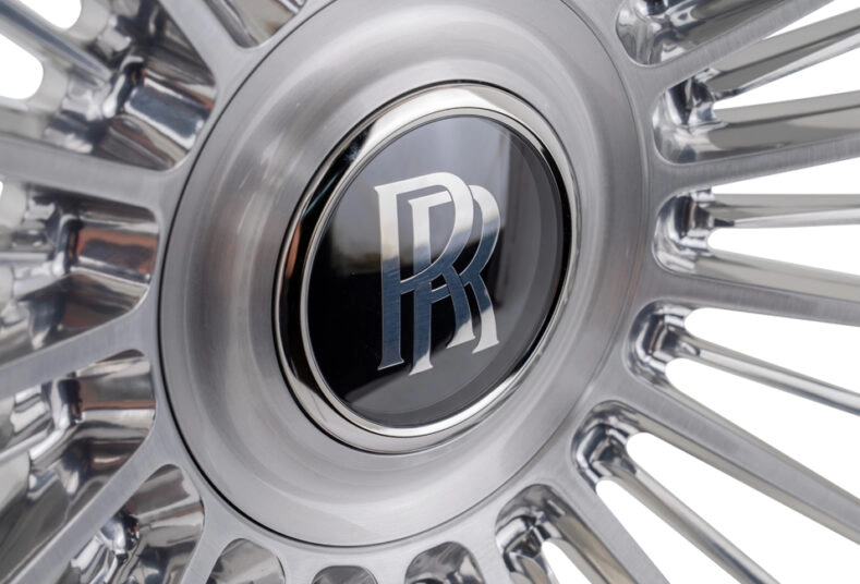 Vossen SP4 Rolls-Royce OEM floating center cap detail - RR badge close-up view