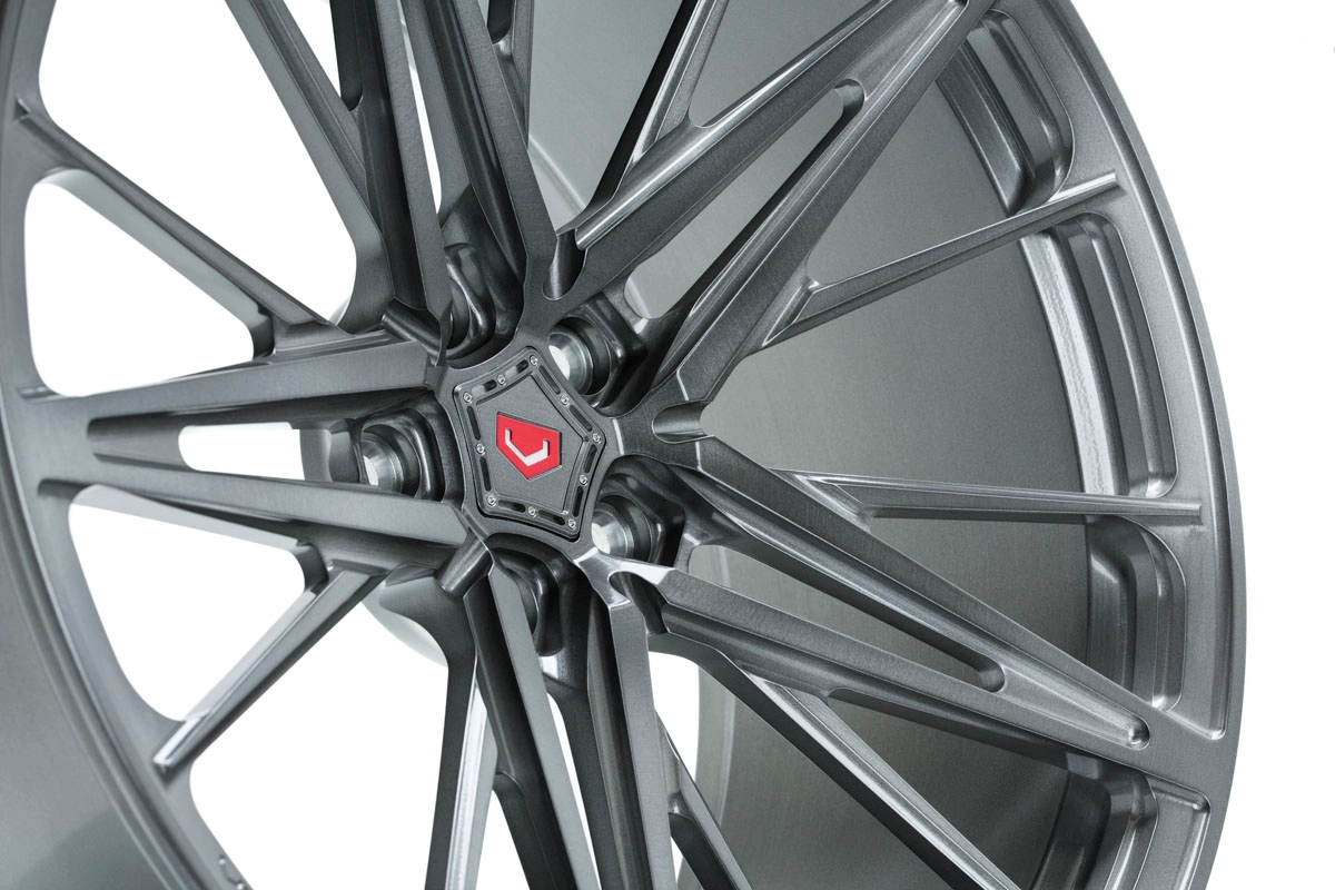Vossen M-X6 spoke and center detail in Gloss Clear finish