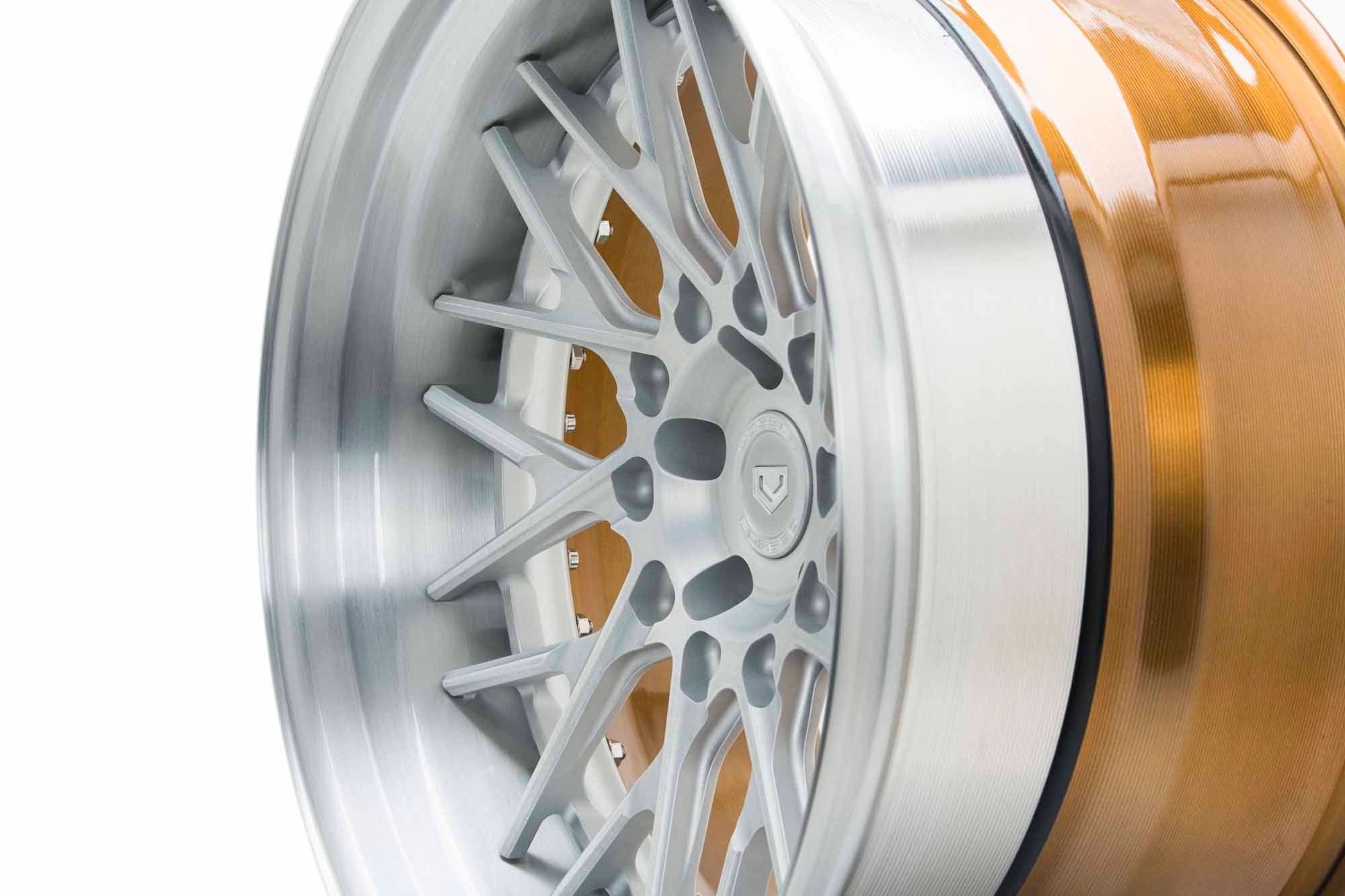 Vossen S17-07 (3-Piece) full face design shot in Gloss Black outer with center disc