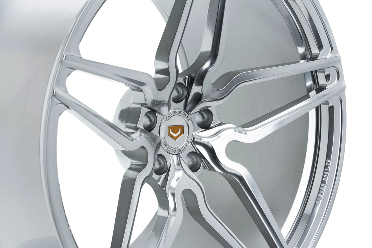 Vossen M-X1 (Monoblock) mono-lip outer edge and barrel detail