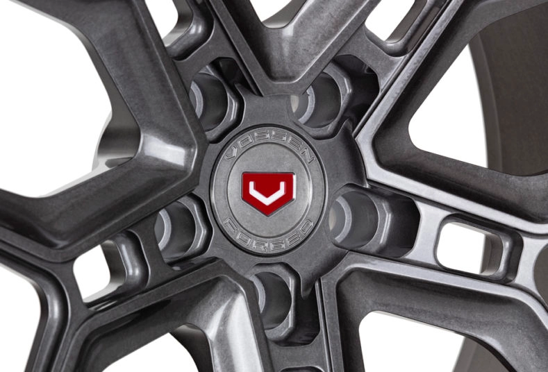 Vossen EVO-4 center hub detail in Gloss Black finish