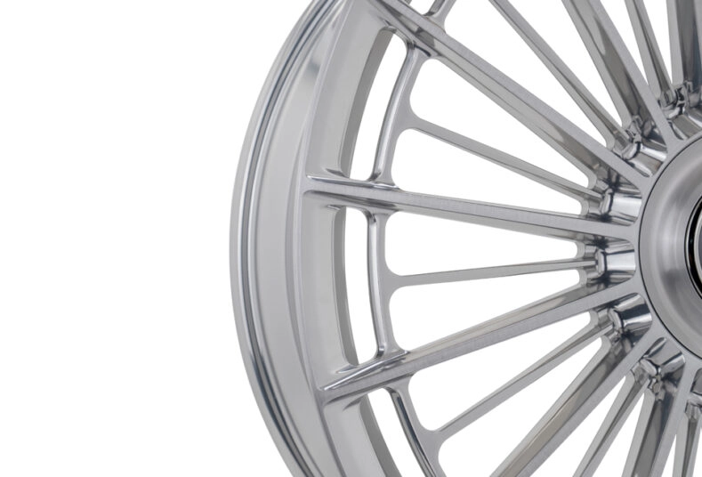 Vossen SP4 outer barrel and spoke junction detail in polished Gloss Clear finish